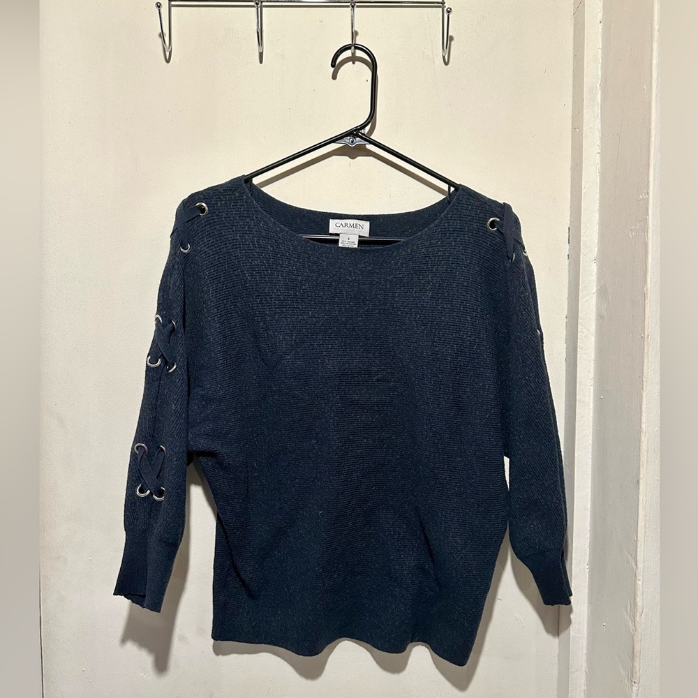 Dark blue quarter sleeve sweater